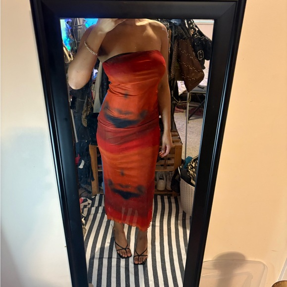 Red strapless tube Dress - Picture 2 of 3